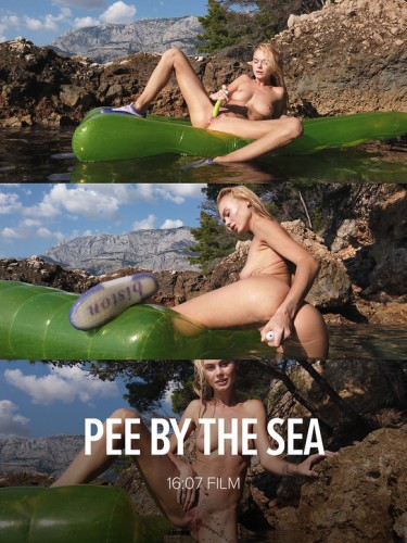 W4B – 2019-10-30 – Nancy A – Pee By The Sea (Video) Ultra HD 4K MP4 3840×2160