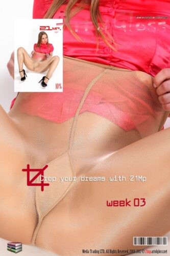 ArtofGloss 21MP – 2012 WEEK-03 – 7 best images from each daily set (49) 3744×5616