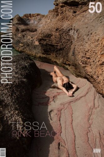 PHD – 2022-11-06 – Tessa – Pink Beach (50) 2000×3000