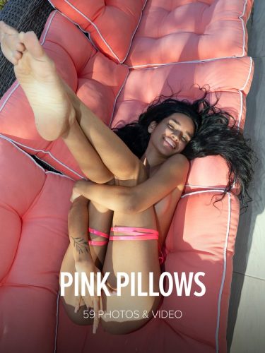 W4B – 2023-10-05 – Dulce – Pink Pillows (59) 5464×8192 & Backstage Video